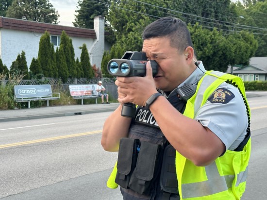 Agent du Détachement de la GRC de Richmond surveillant la circulation