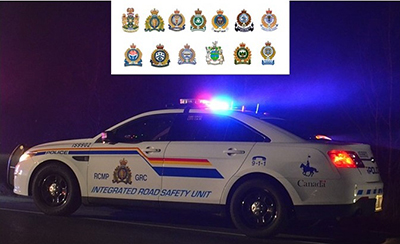 Image montrant un véhicule du Groupe intégré de la sécurité routière et l’emblème de 13 services de police. Il y a notamment les emblèmes des services de police d’Abbotsford, de Central Saanich, de Delta, de Nelson, de New Westminster, d’Oak Bay, de Port Moody, de Saanich, de Vancouver, de Victoria et de West Vancouver ainsi que ceux de la police du transport en commun de la région métropolitaine de Vancouver et de la GRC.