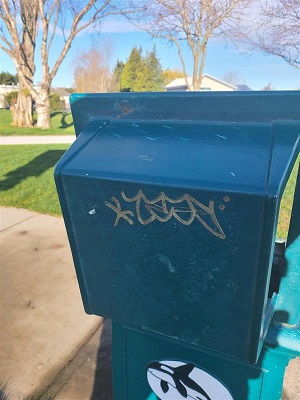 graffiti a mail box