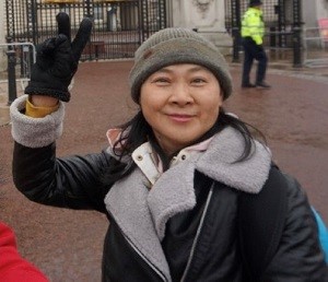 personne disparue femme asiatique portant une toque grise