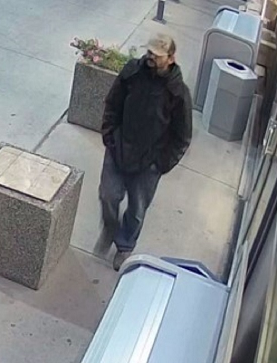 La police tente d’identifier un homme ayant utilisé des cartes de crédit volées